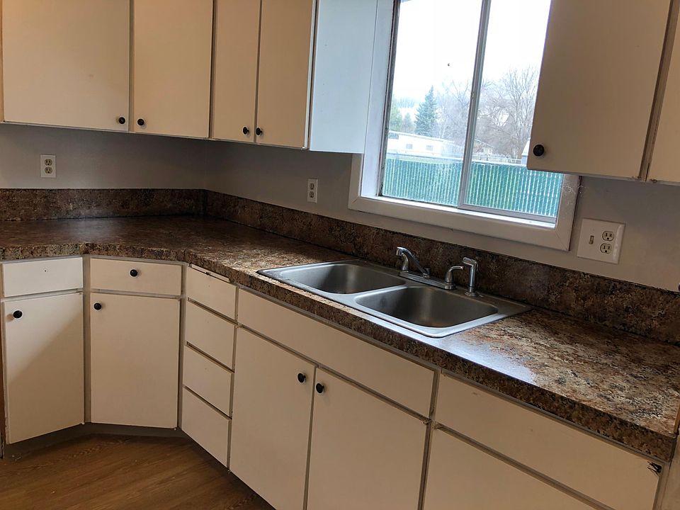 Nice kitchen with newer applicances and room for a dining ro