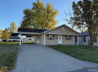 1203 W Locust St, Bowling Green, MO 63334