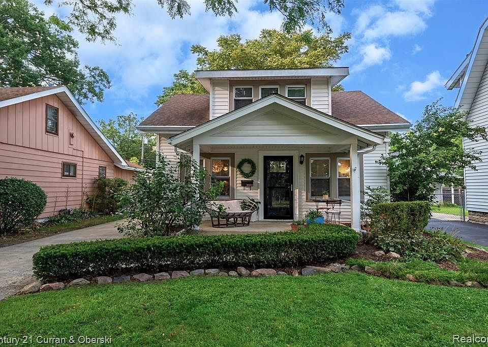1st image of 523 E Farnum Ave