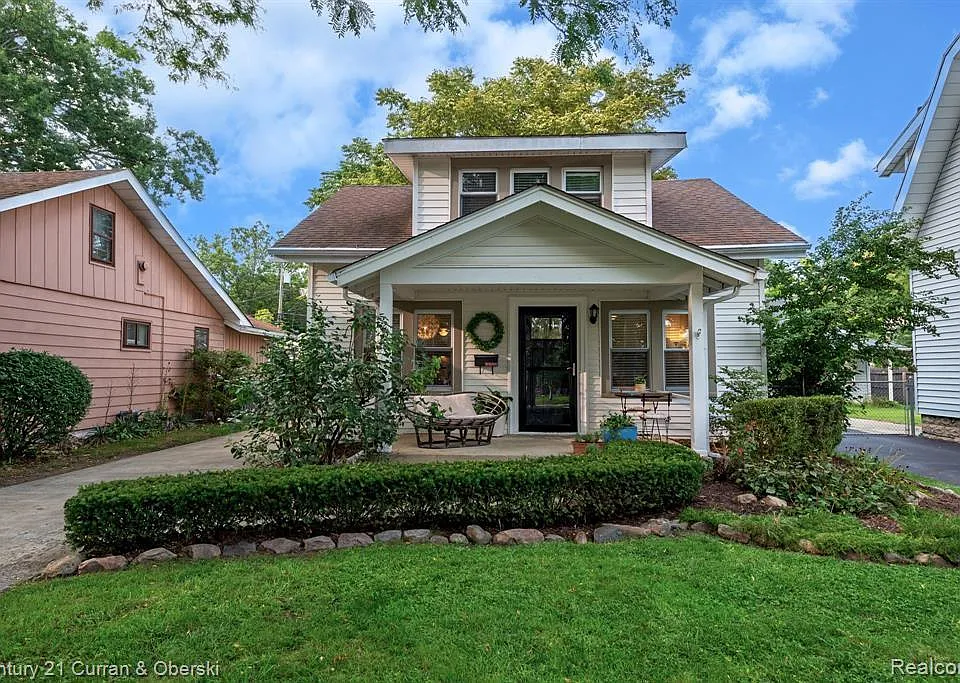 523 E Farnum Ave