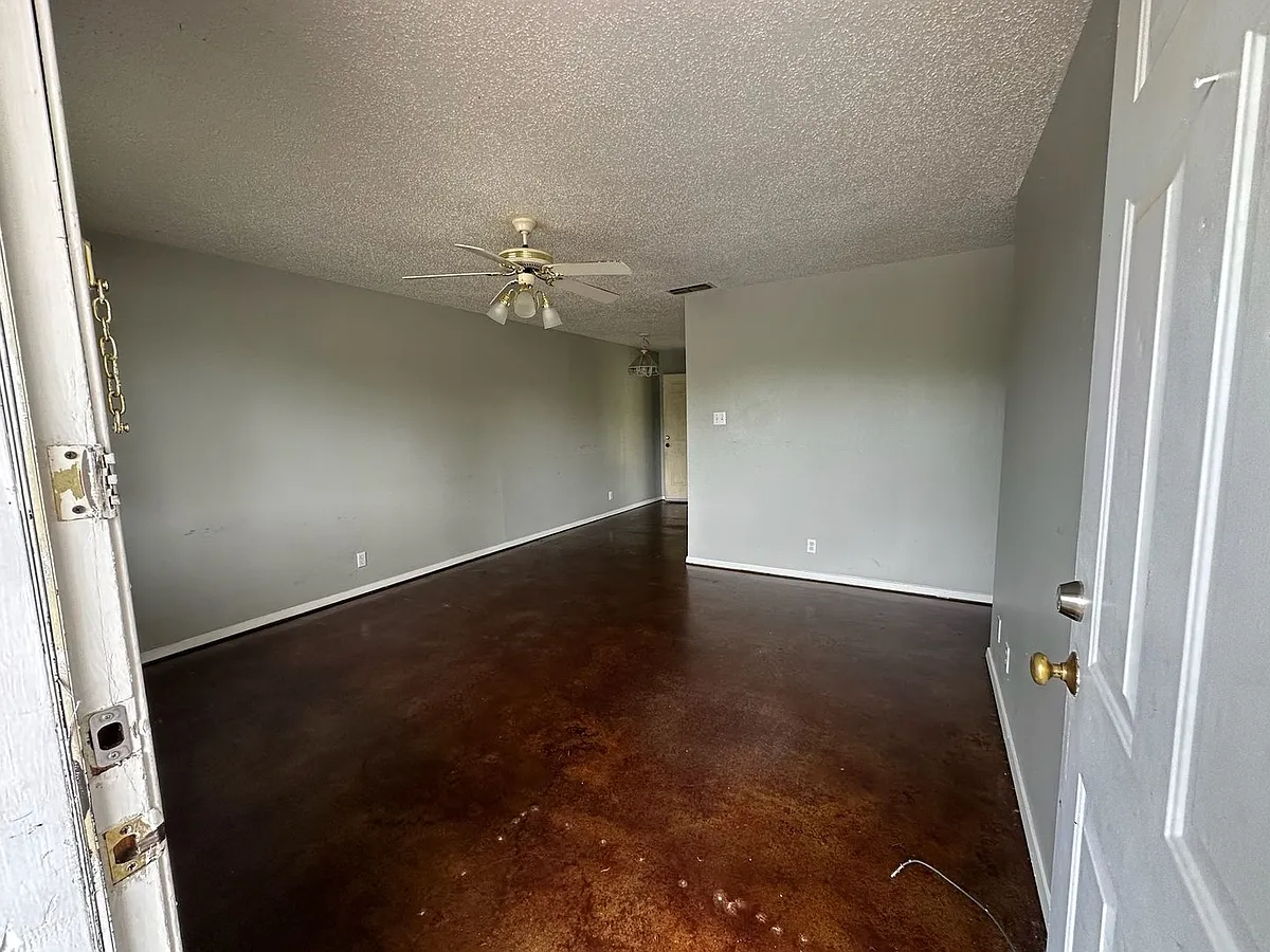 Building Photo - 210 Memory Ln