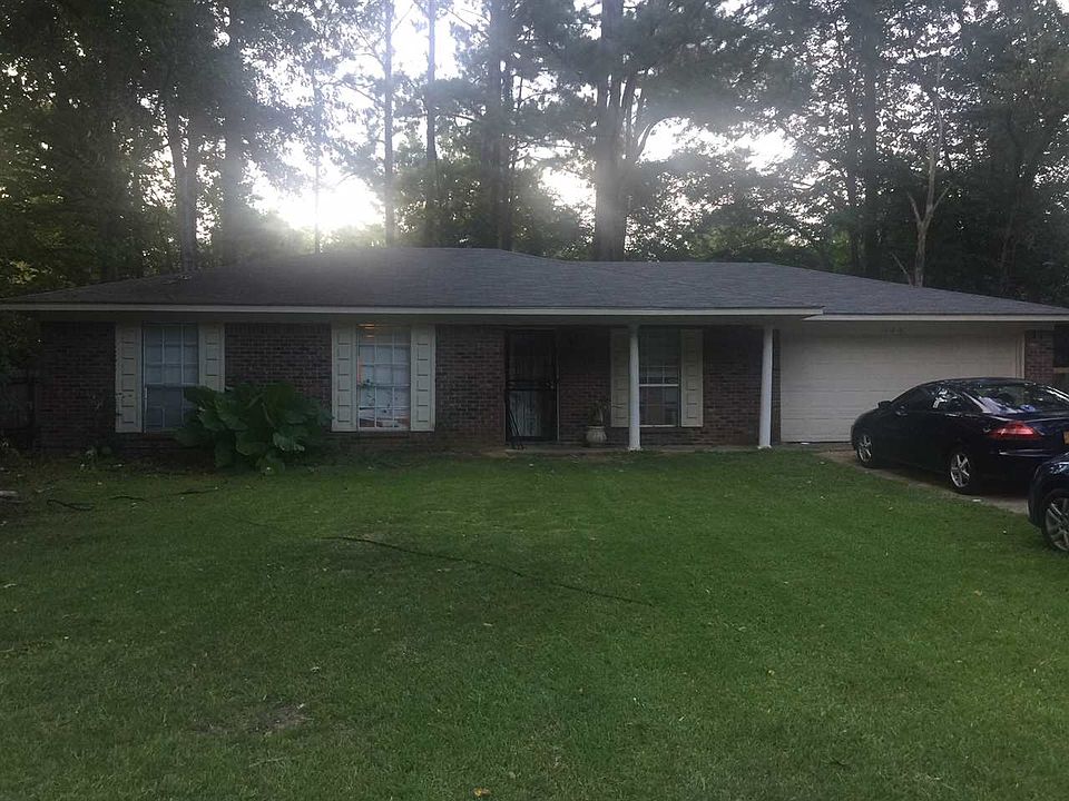 1st image of 120 Holly Hill Dr