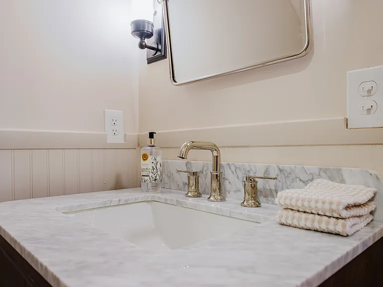1033 E Washington St #2 — Photo 12