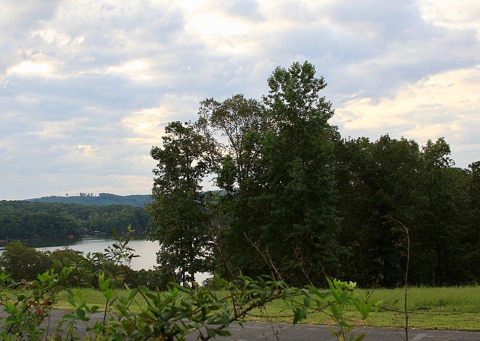 1st image of Emerald Pointe Cir