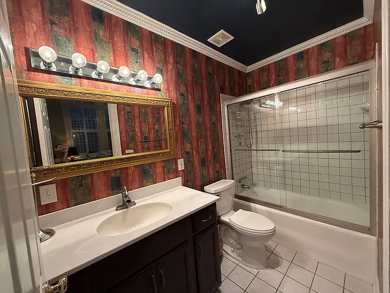 2501 Roswell Ave #102 — Photo 34