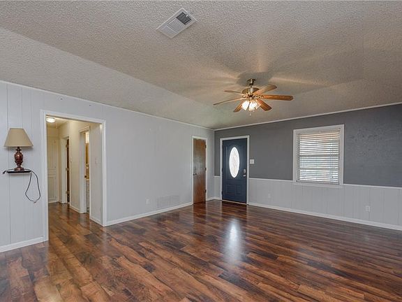 4th image of 204 Kathryn Dr