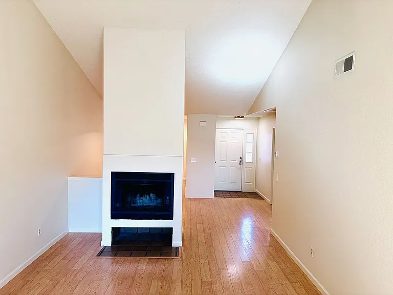 1211 Capri Way #3 — Photo 32