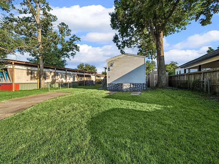 11910 Hazy Hill Dr — Photo 7