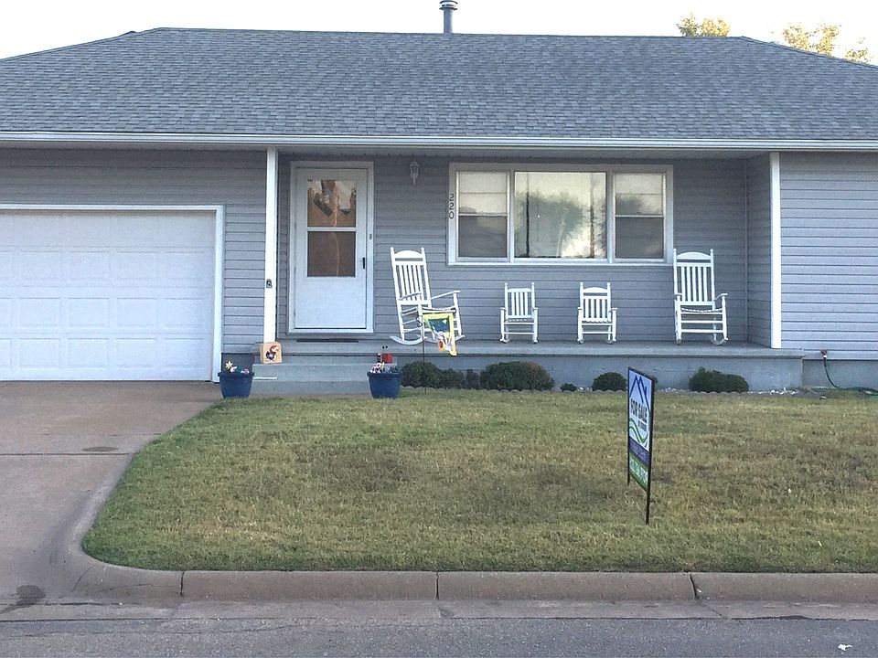 1st image of 220 E 5th St