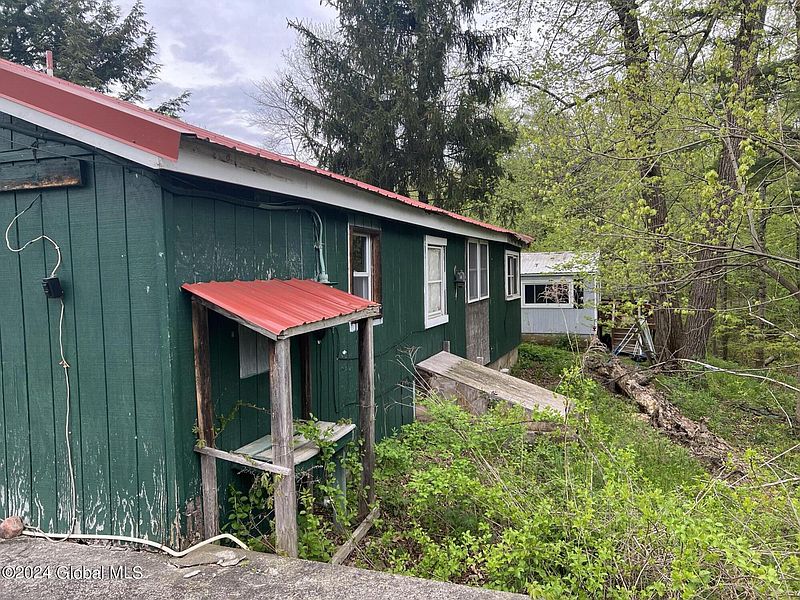 3rd image of 2211 Jarvis Way