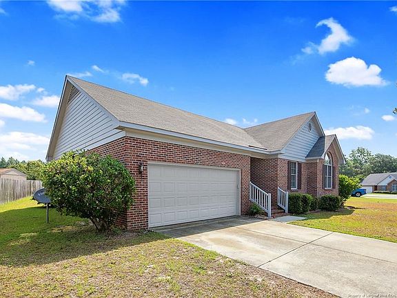 3rd image of 520 Pickington Cir