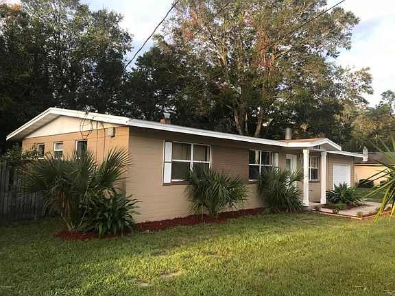 3rd image of 7018 Greenholly Dr