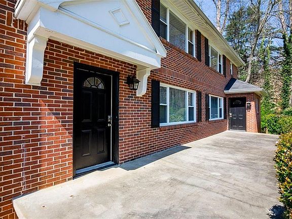 3rd image of 1536 Beech Valley Way NE