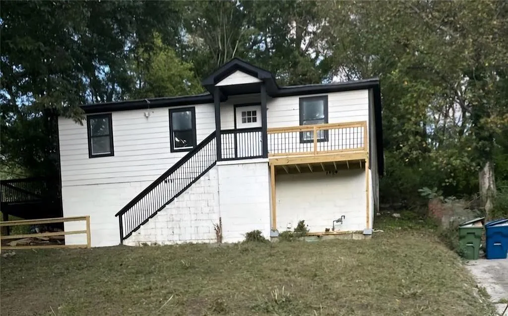3 bed, 2.0 bath, 1406 sqft, $2,300 — Photo 1