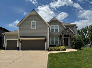 5208 Meadow View Dr, Shawnee, KS 66226