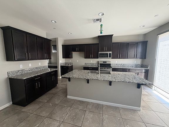 4th image of 3737 E Myrtle Ave
