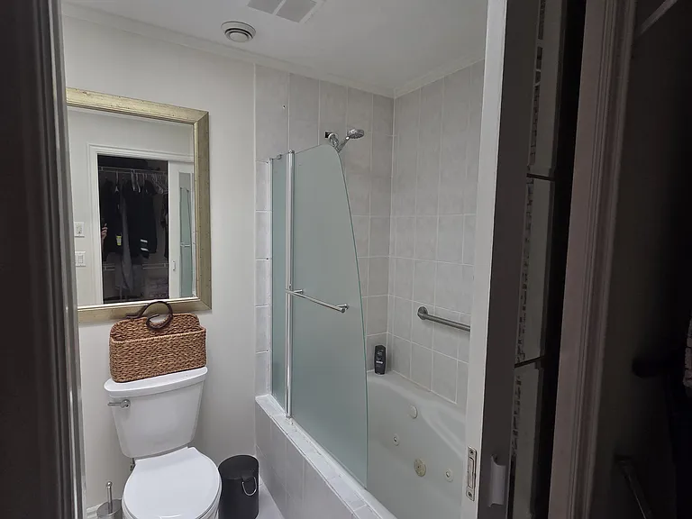 2542 York Ave — Photo 8