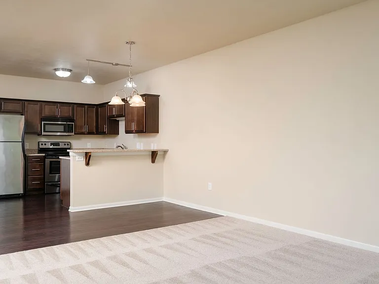Highland Shores Apartments — Photo 28