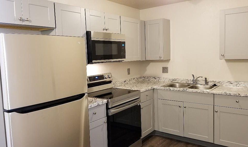 Brand new paint, kitchen cabinets, appliances etc!
