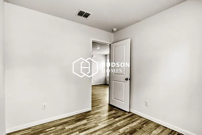 415 E Garrison Ave #B — Photo 9