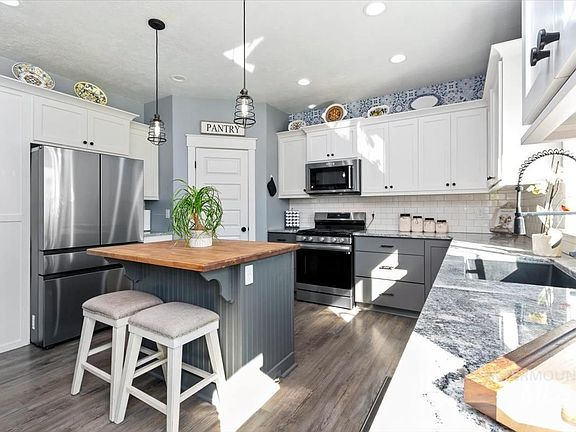 4th image of 15015 Leon Ln