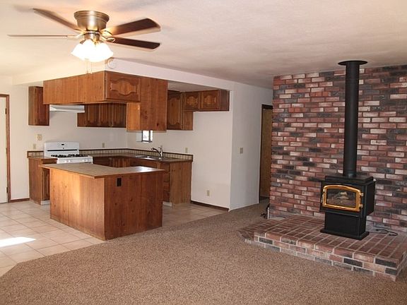 3rd image of 111 Hemlock St