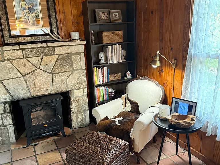 Fireplace with electric stove insert (dining area)
