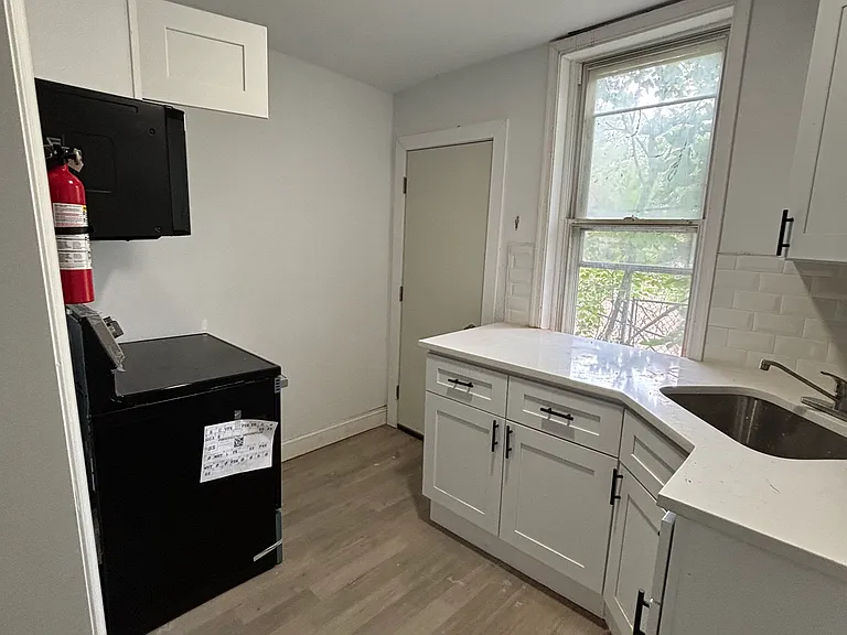 6415 Glenmore Ave #2 — Photo 4