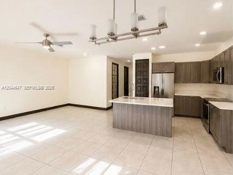 15668 NW 91st Ct — Photo 2