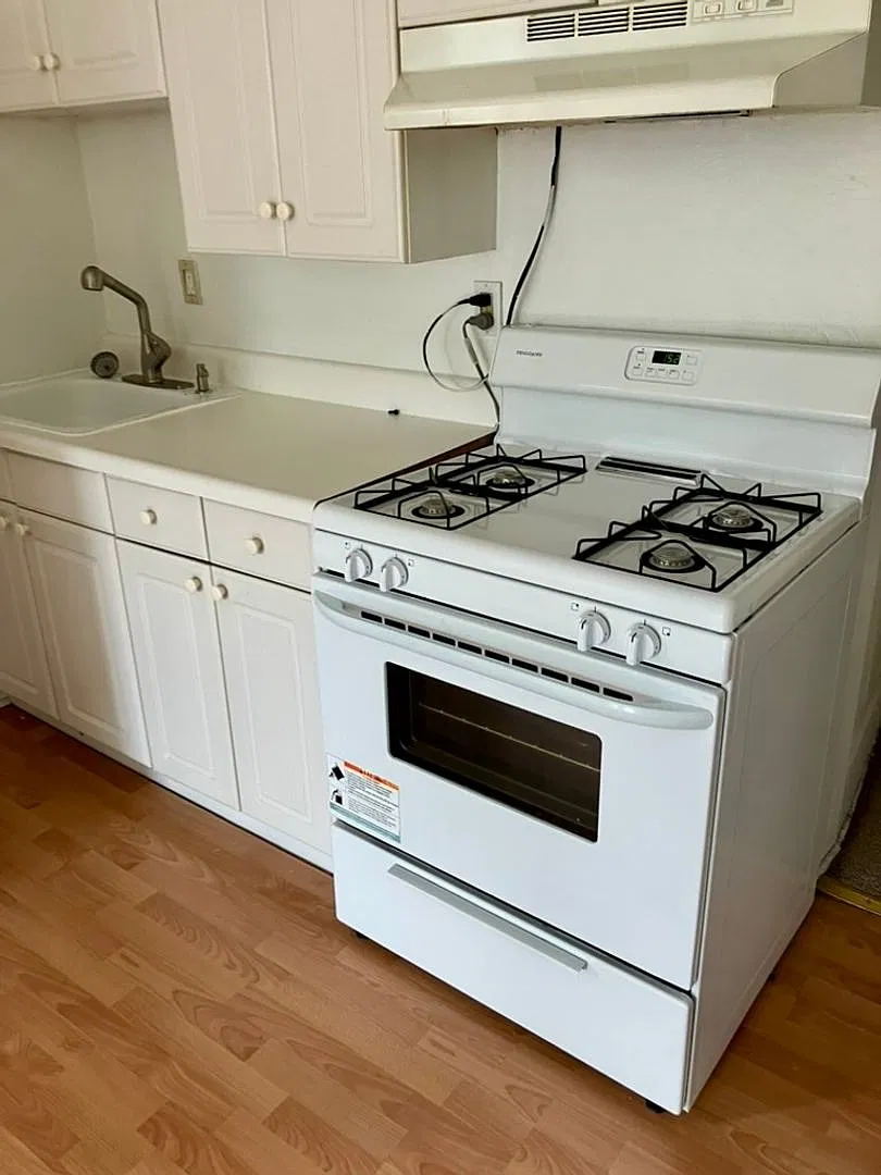 Beautiful Spacious Apartments close to Pitt and CMU!! — Photo 4