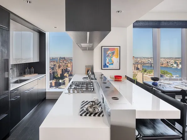 252 South St #22E, New York, NY 10002