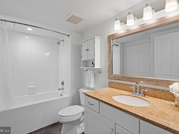 4th image of 1220 N Fillmore St Unit 605