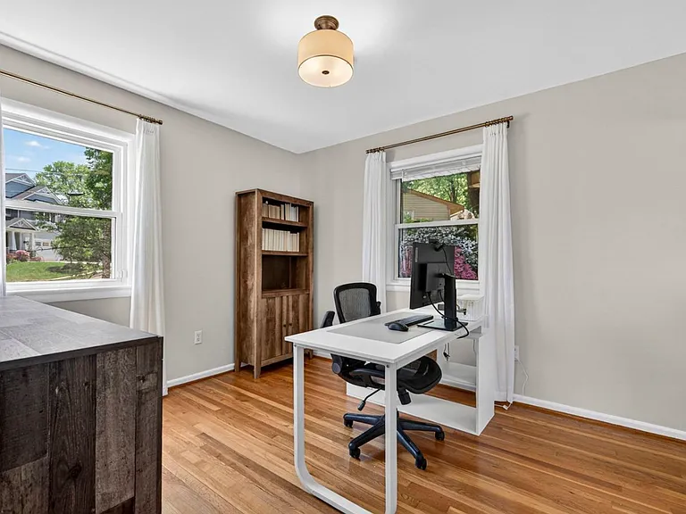 1109 Hillcrest Dr SW — Photo 25