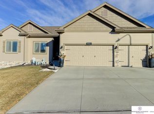 18802 Willow St, Omaha, NE 68136