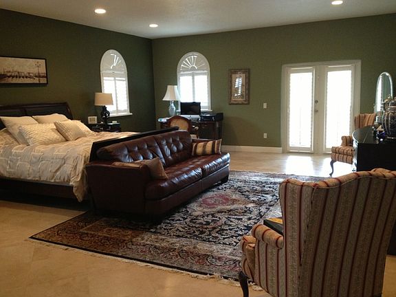 3rd image of 3068 Gifford Ln