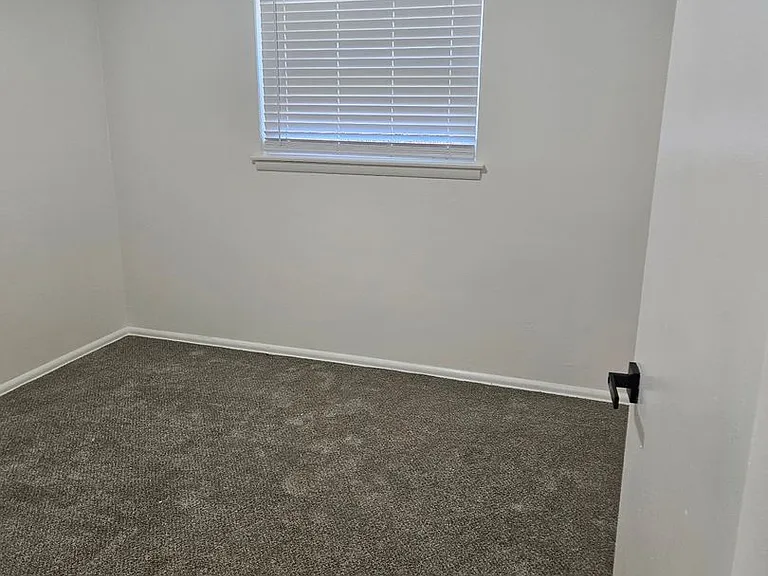 8708 W Villard Ave — Photo 11