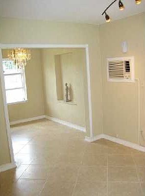 4th image of 850 NE 140th St