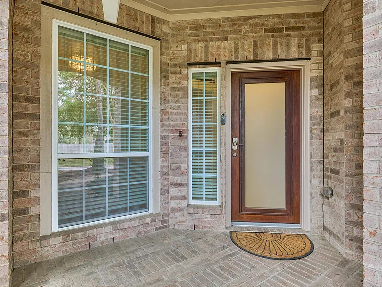 18 Wyckham Cir — Photo 2