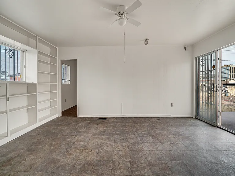 213 Clairemont Dr — Photo 4