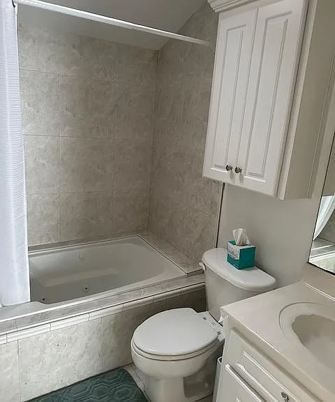 1405 S Riverside Dr — Photo 9