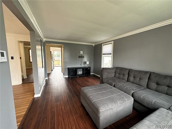 5th image of 193 Eden St