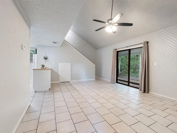 28600 Netawaka Ct, Huntsville, TX 77320