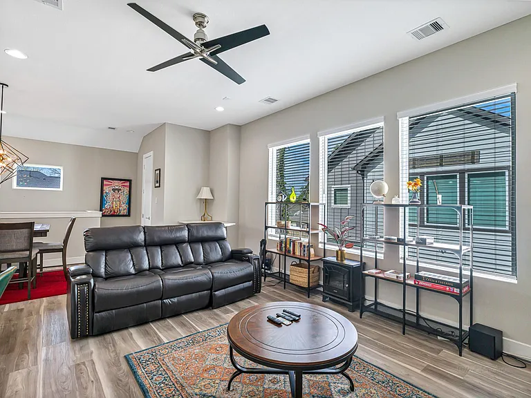 240 Julia St #A — Photo 16
