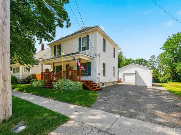 69 Pearl St, Sparta, MI 49345