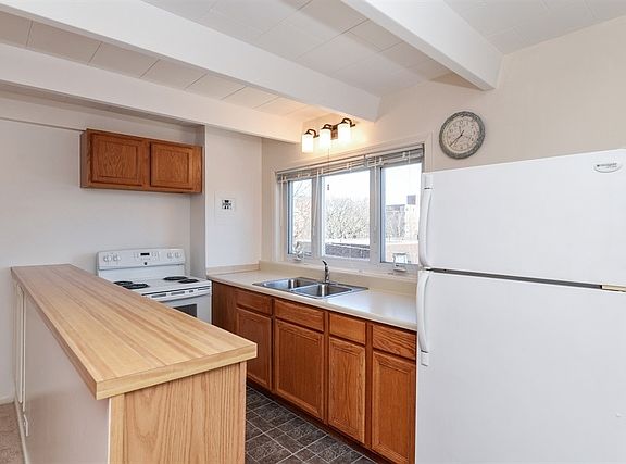 5th image of 6125 N Winchester Ave APT 2A