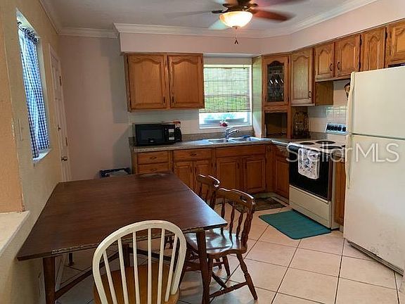 5th image of 425 Country Club Dr