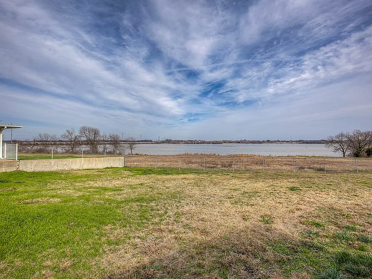 4804 Edgewater Dr — Photo 40