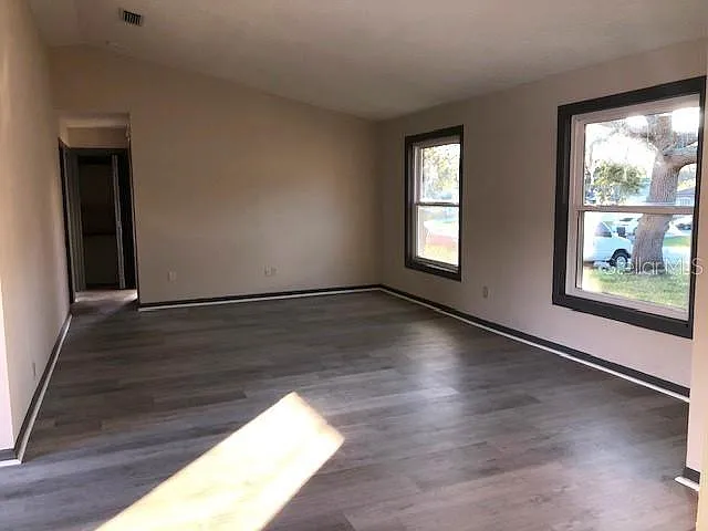 3 bed, 2.0 bath, 1521 sqft, $1,825 — Photo 3