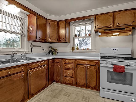 2nd image of 168 N Long St