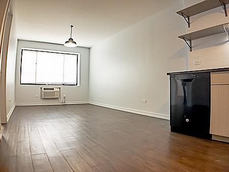 4th image of 6104 N Kenmore Ave